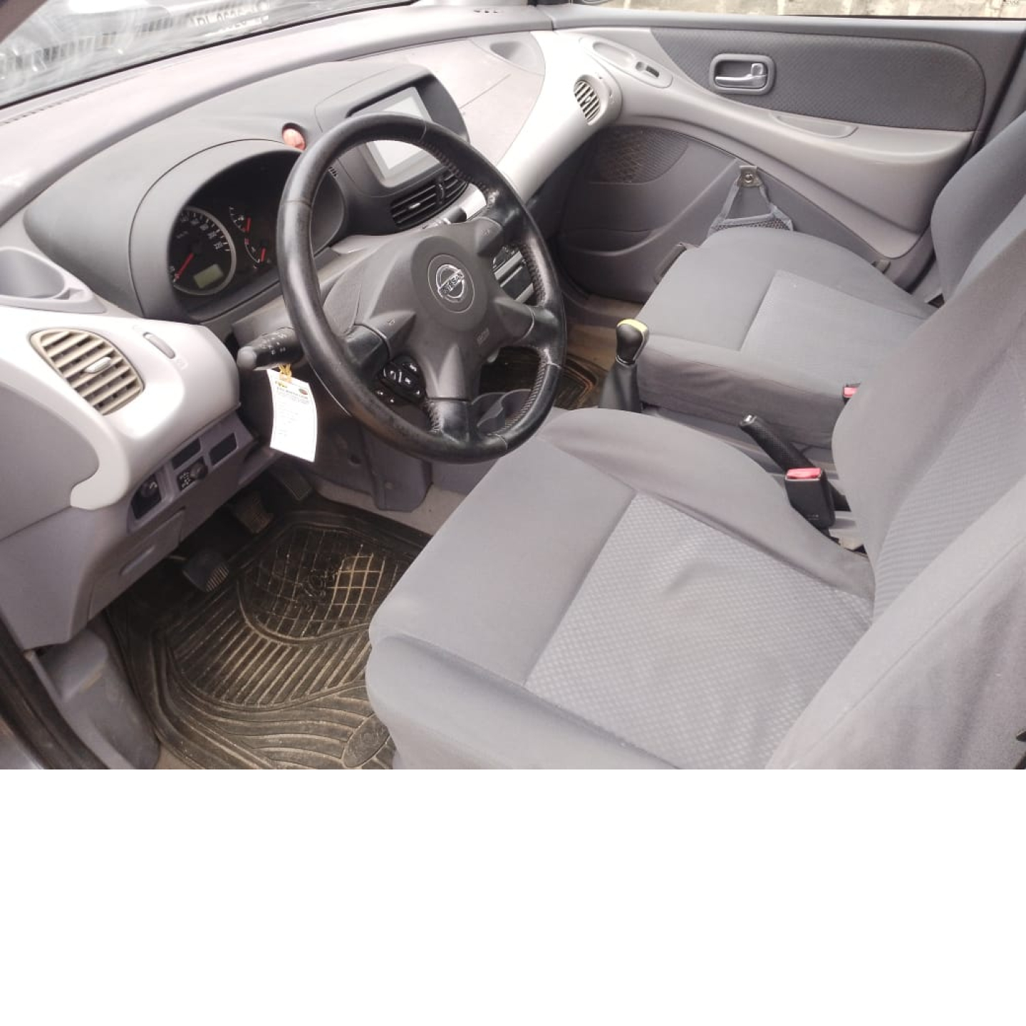Nissan Almera tino 2005
